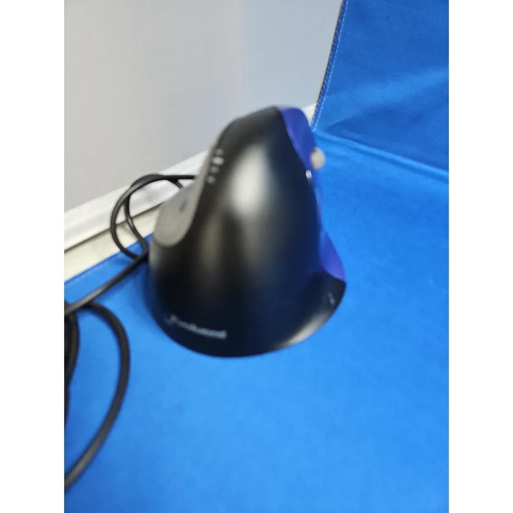 EVOLUENT VM4R Vertical Mouse 4 Right Handed Ergonomic Optical Mouse Wired WORKS